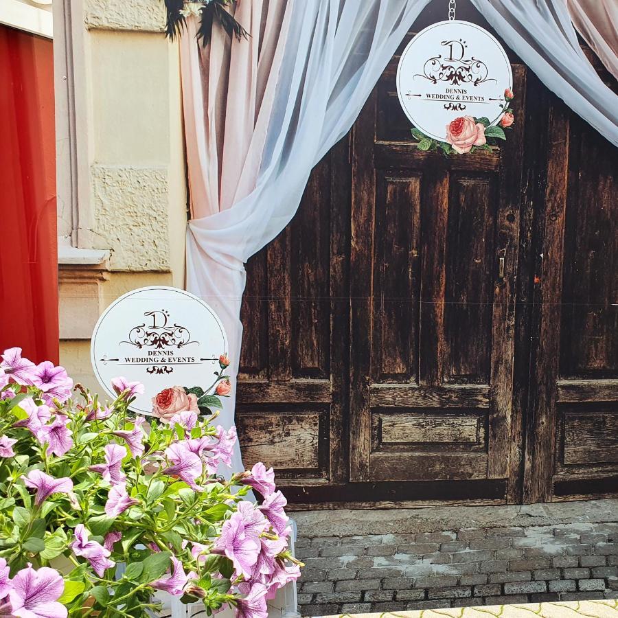 Hotel Dennis Mediaş Εξωτερικό φωτογραφία