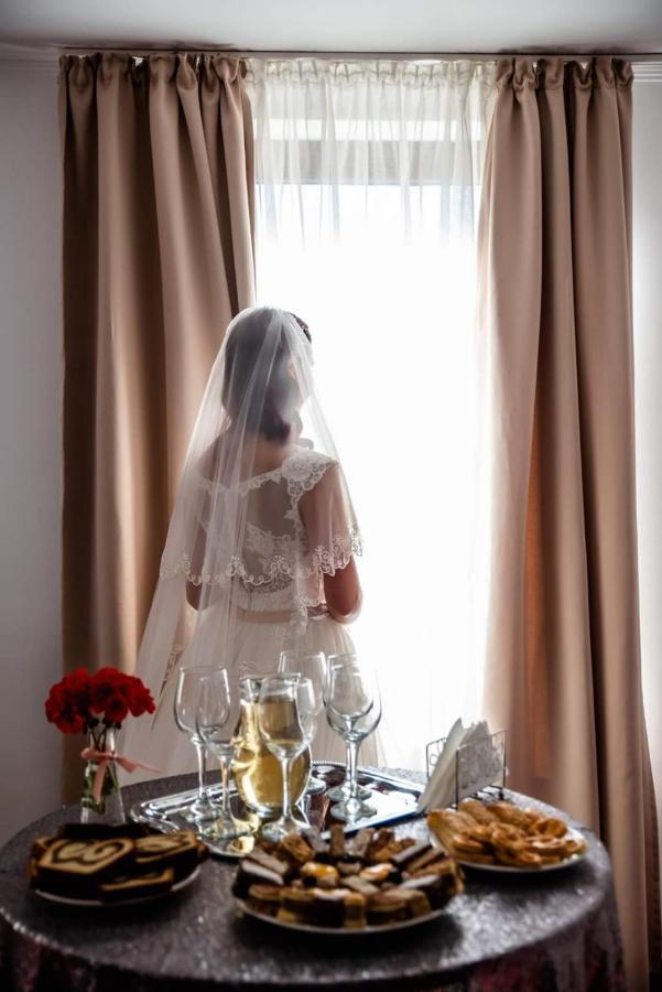 Hotel Dennis Mediaş Εξωτερικό φωτογραφία