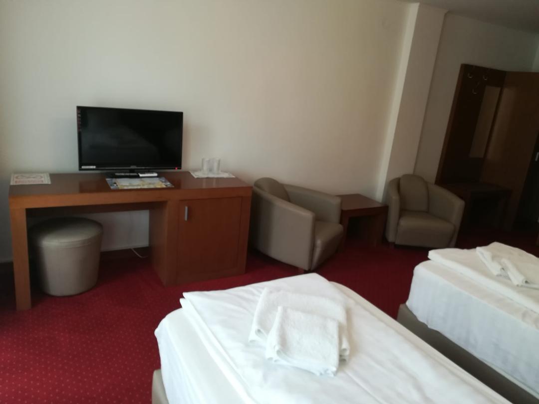 Hotel Dennis Mediaş Εξωτερικό φωτογραφία