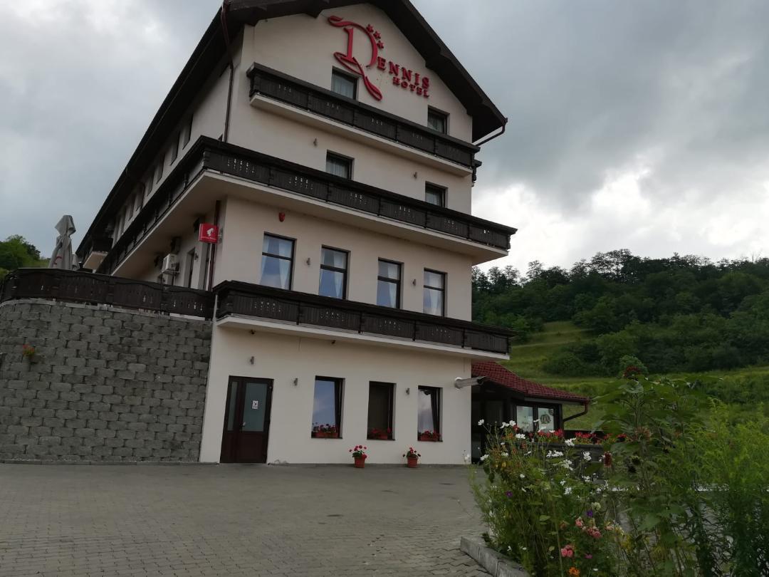 Hotel Dennis Mediaş Εξωτερικό φωτογραφία