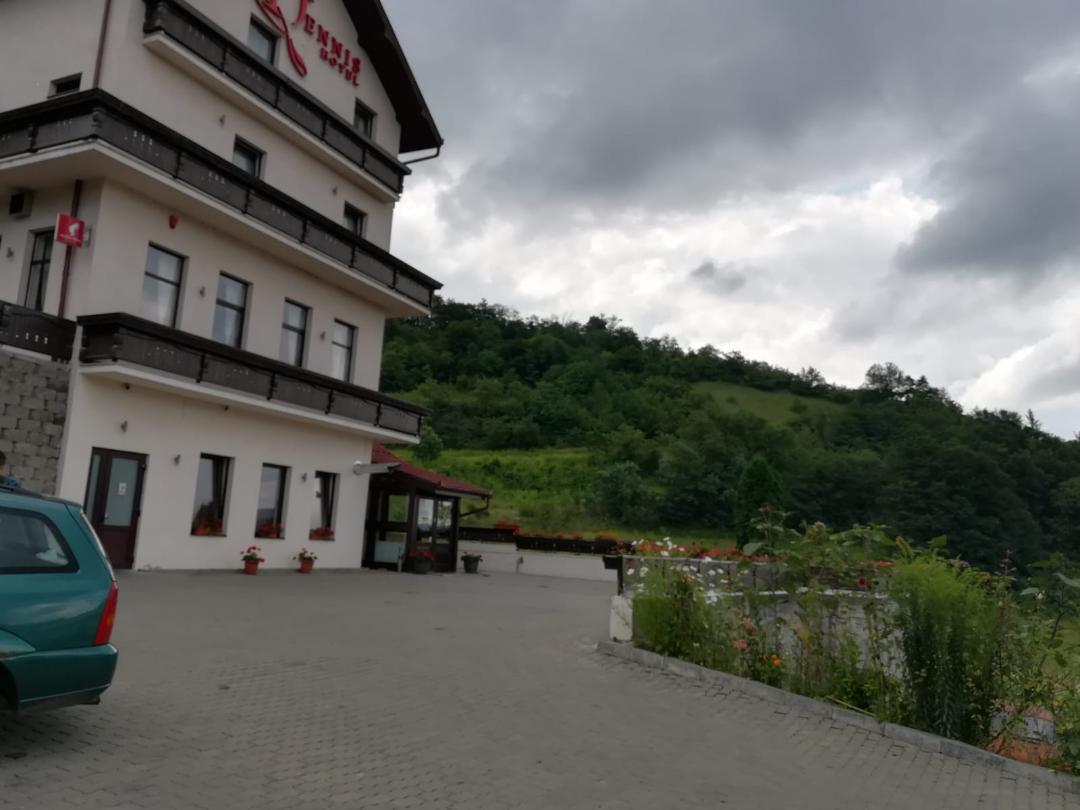 Hotel Dennis Mediaş Εξωτερικό φωτογραφία
