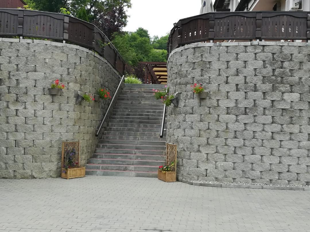 Hotel Dennis Mediaş Εξωτερικό φωτογραφία