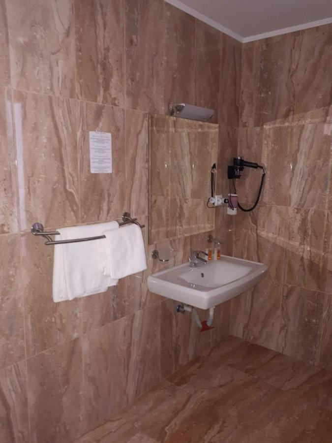 Hotel Dennis Mediaş Εξωτερικό φωτογραφία